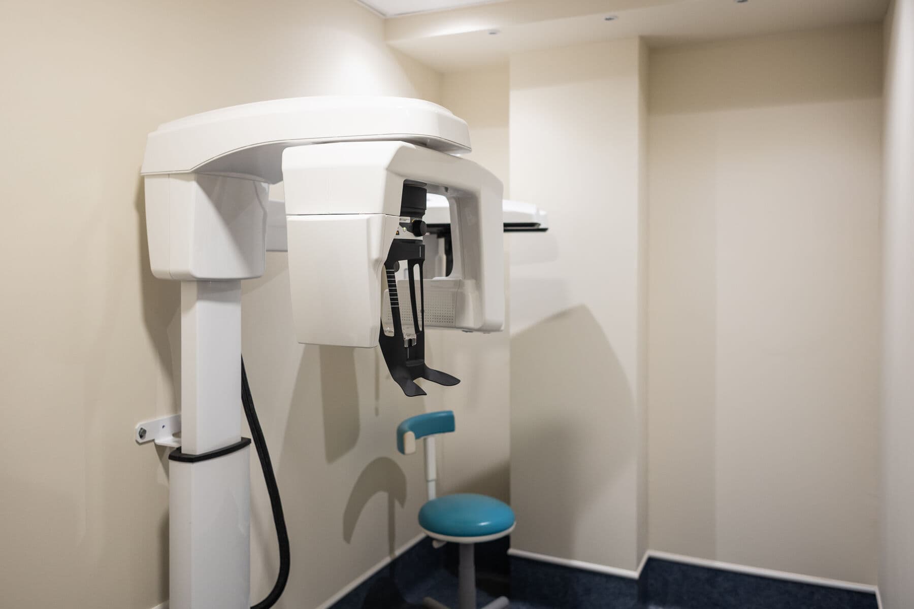 El TAC dental, el aparato que hace la radiografía en 3D, en su sala